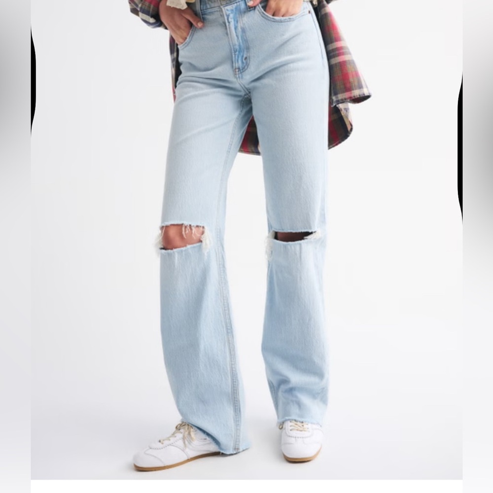 Abercrombie high rise 90s relaxed jeans 27 regular 
Destroyed knee and raw hem